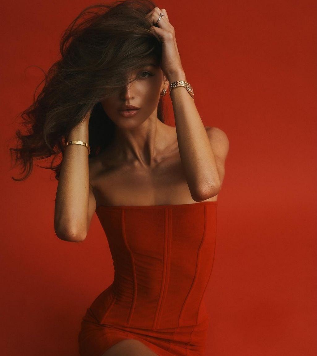 Зара привлекальеная девушка из Березовского цена от 5000 руб