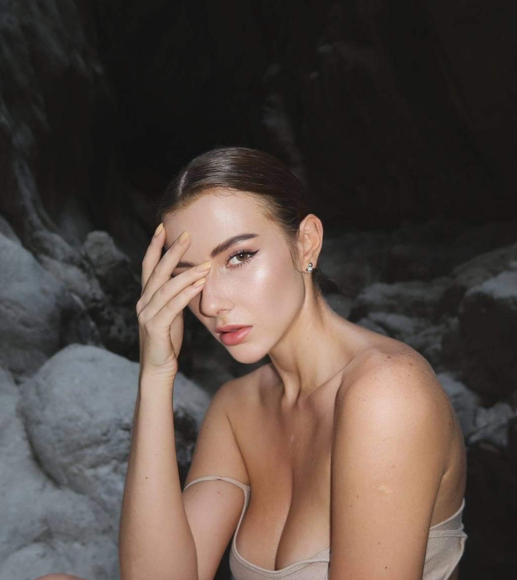 Янка привлекальеная девушка из Березовского цена от 7000 руб